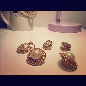 Pearl Earrings and Brooch Bundle!